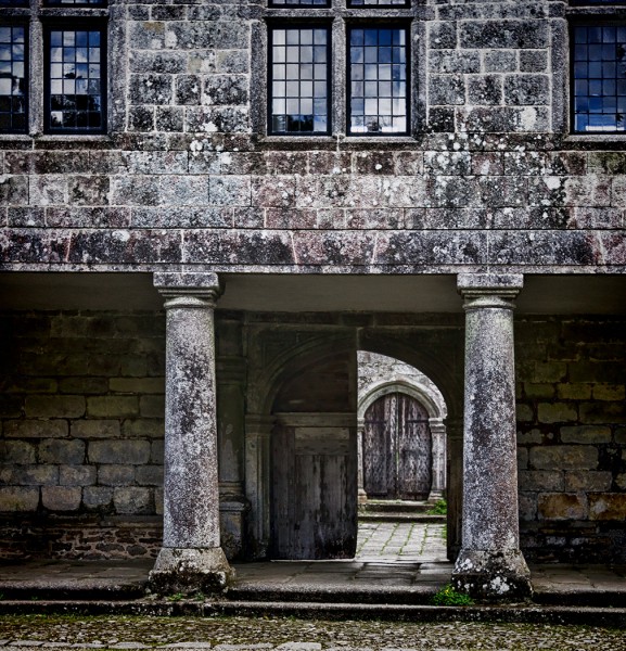 Into the Courtyard - Godolphin by Ken Monk