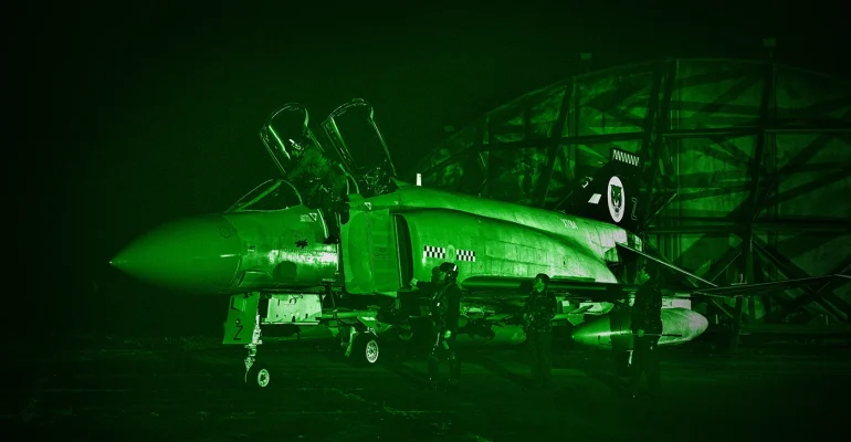 1751308 Steven Farmer Night Scope 001