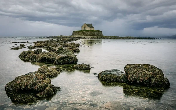 Novice 19 The Little Church by the Sea Liz Taylorson Mike Smth 2233938 1