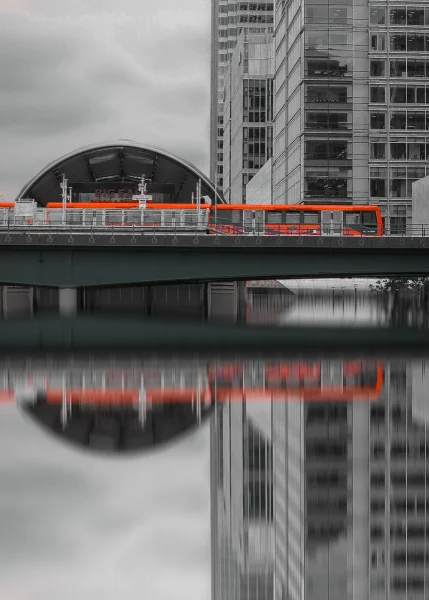 Highly Commended Highly Commended Mike Smth A Touch of Red in London 2 London red image 1
